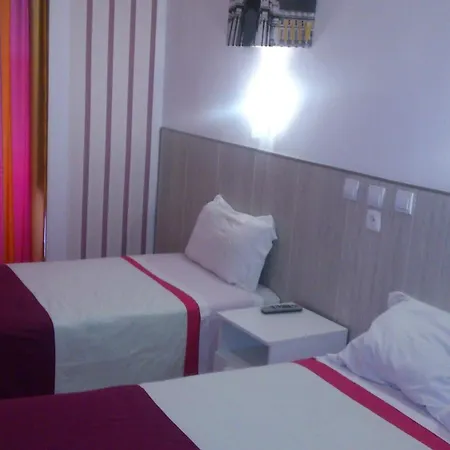 Pensao Estacao 3* Lisbona