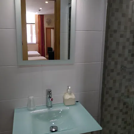 Konukevi Pensao Estacao