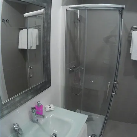 Pensión Pensao Estacao 3*